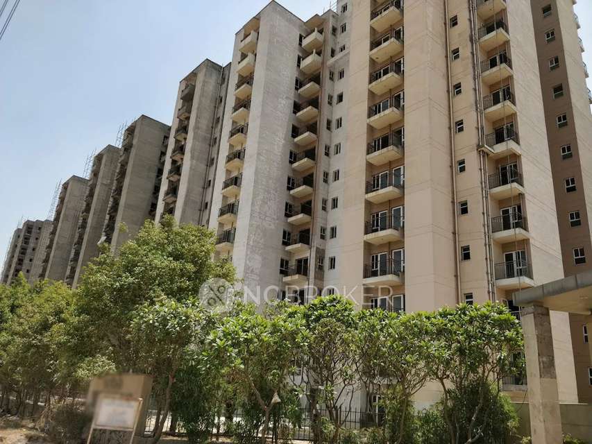 2 BHK Flat In Unitech Vista for Rent  In Sector 70