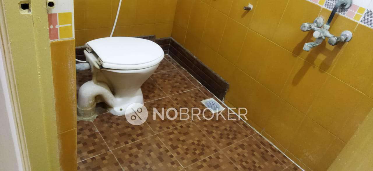 2 BHK Flat In Prashanthi Apartment  For Sale  In  Chromepet