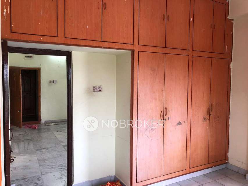 2 BHK Flat In V.r.prathibha Mansion For Sale  In Amberpet
