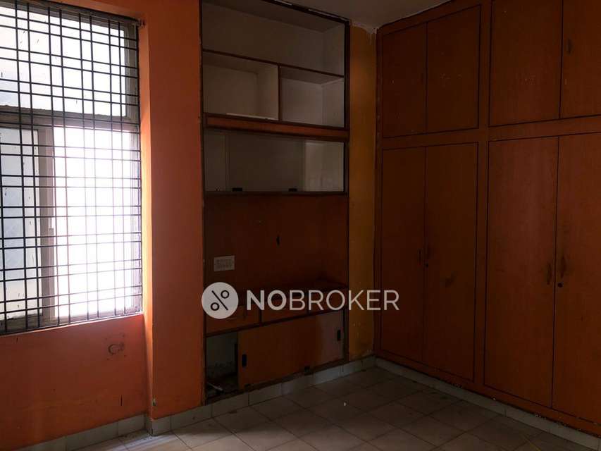 2 BHK Flat In V.r.prathibha Mansion For Sale  In Amberpet