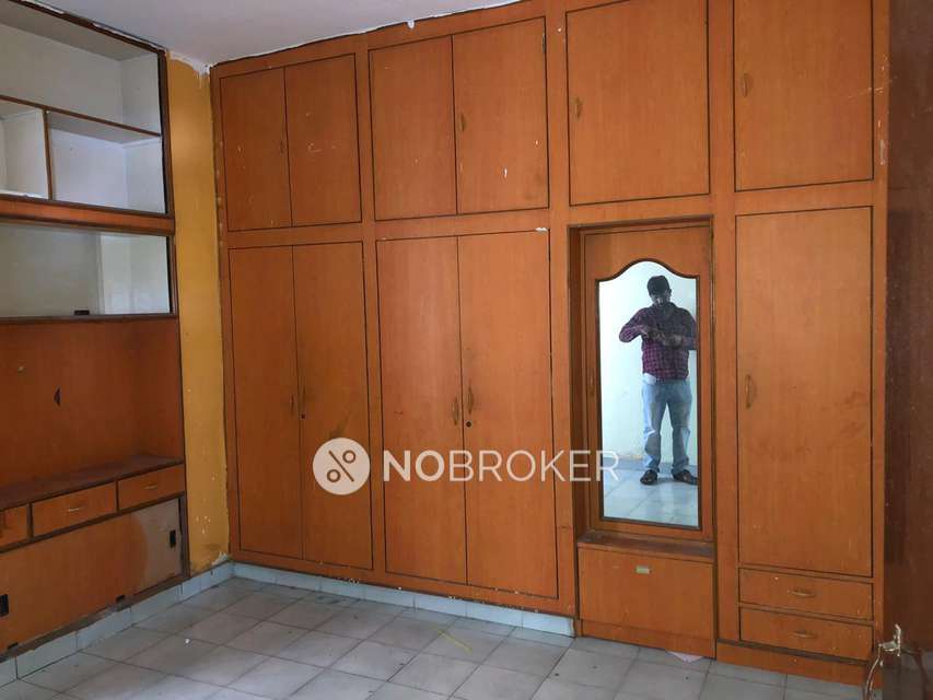 2 BHK Flat In V.r.prathibha Mansion For Sale  In Amberpet