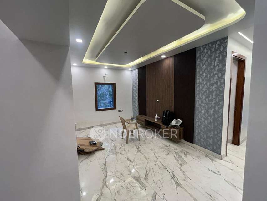 4 BHK Flat In Standalone Building  For Sale  In Meera Bagh