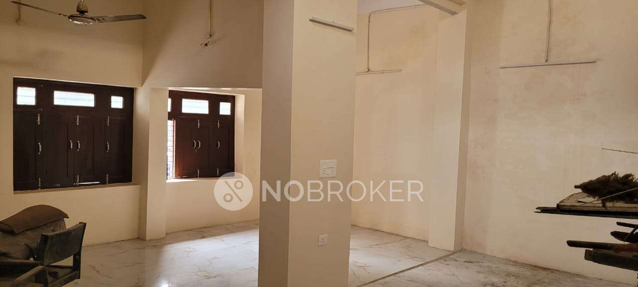 Godown/Warehouse in Janakpuri, Delhi for Rent 