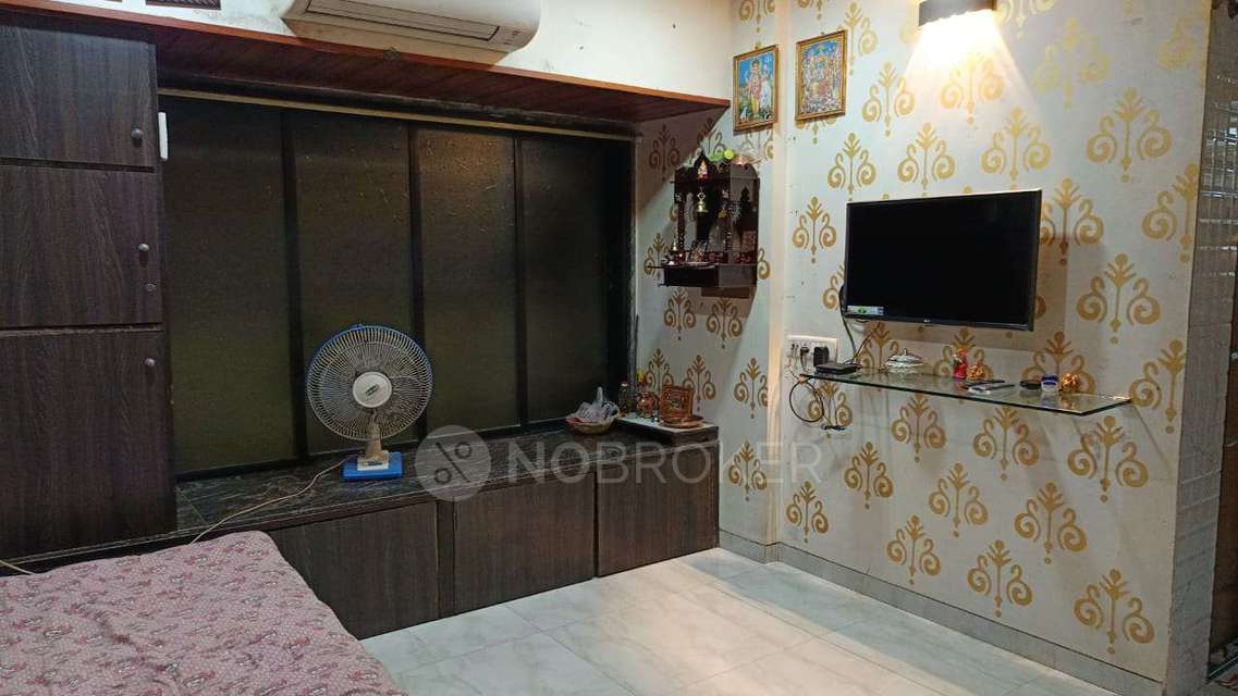 1 RK Flat In Khandwala Compound For Sale  In Santacruz East