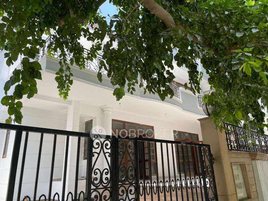 4+ BHK Villa In Dlf City Phase 2 for Rent  In Sector 25