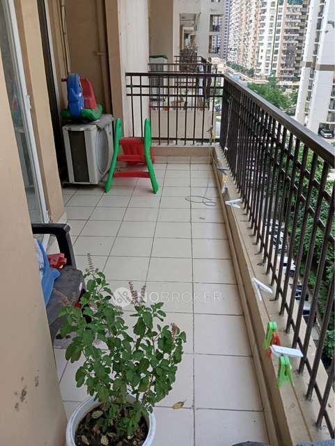 2 BHK Flat In Ajnara Le Garden For Sale  In Sector 16