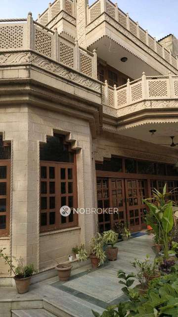 4+ BHK House For Sale  In Sector 18