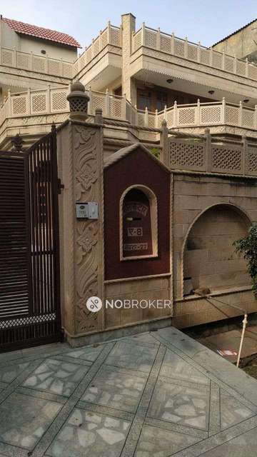 4+ BHK House For Sale  In Sector 18