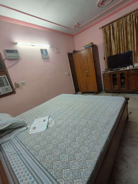 3 BHK Flat In Mansarover Garden For Sale  In Mansarovar Garden