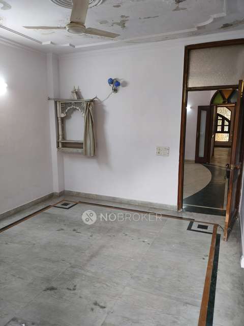 2 BHK Flat In Standalone Building  for Rent  In East Of Kailash