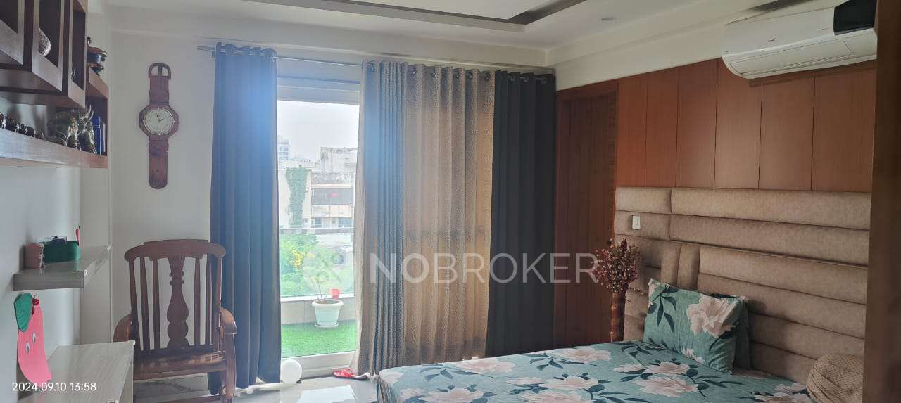 4 BHK Flat In Standalone Building  For Sale  In Sector 82