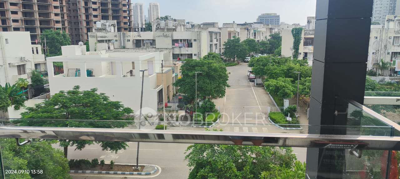 4 BHK Flat In Standalone Building  For Sale  In Sector 82