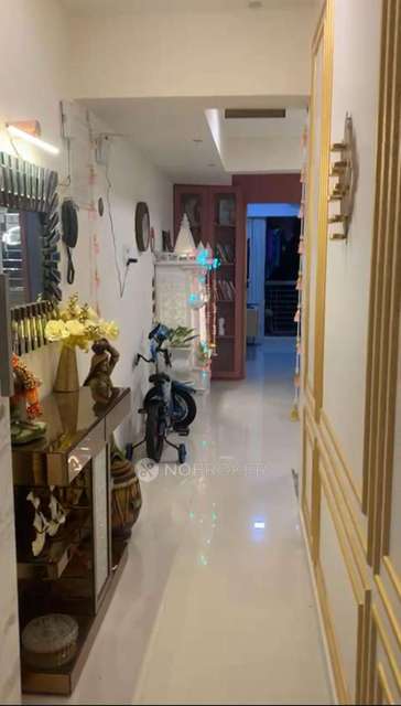1 BHK Flat In Parinee Essence For Sale  In Kandivali West
