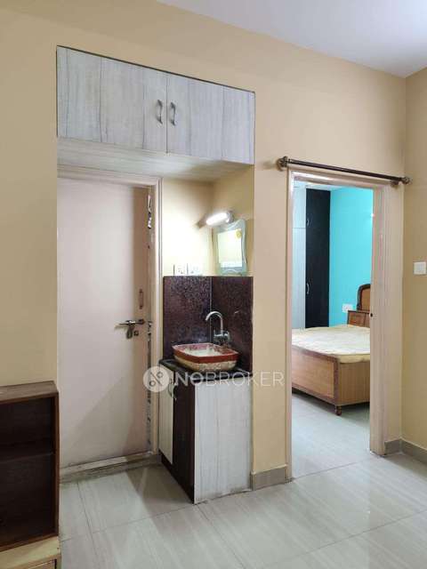 2 BHK Flat In S R Manor,munnekollala For Sale  In Sr Manor Apartment