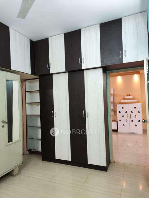 2 BHK Flat In S R Manor,munnekollala For Sale  In Sr Manor Apartment