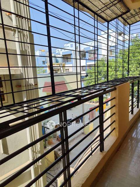 2 BHK Flat In S R Manor,munnekollala For Sale  In Sr Manor Apartment