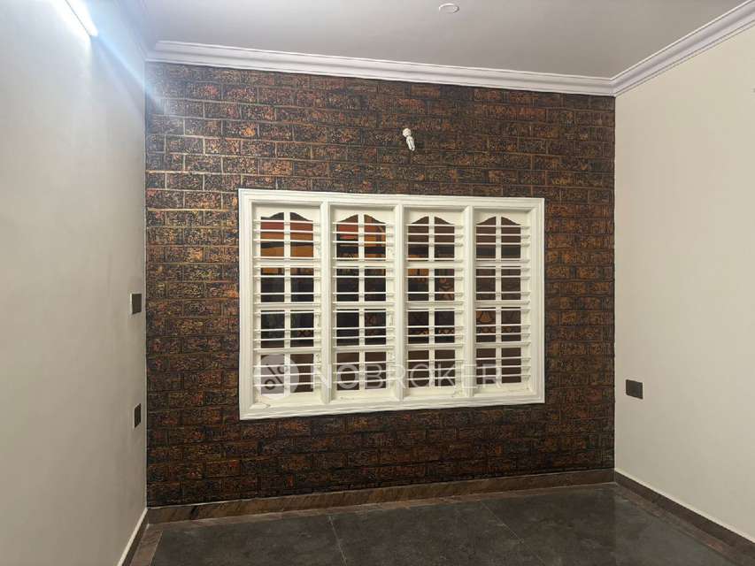 4+ BHK House for Lease  In Kumaraswamy Layout