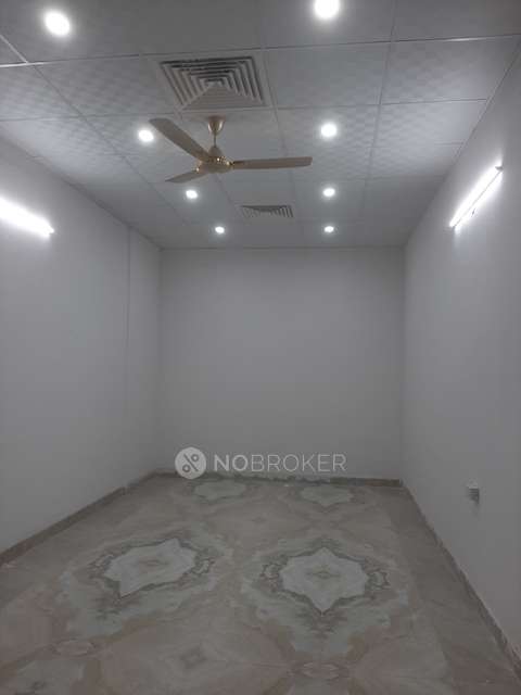 Shop in Knowledge Park Ii, Greater Noida for Rent 