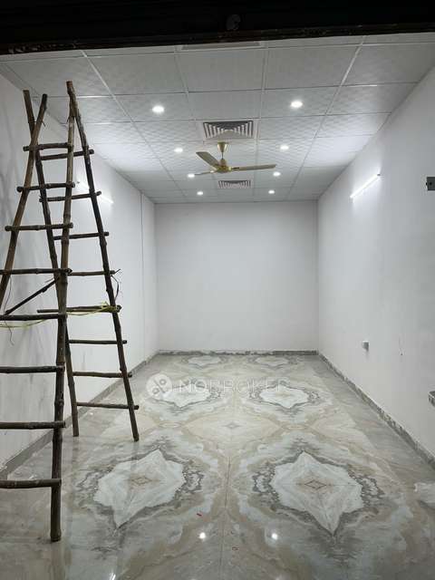 Shop in Knowledge Park Ii, Greater Noida for Rent 