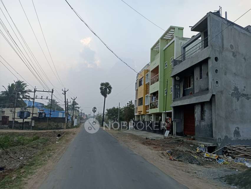 2 BHK Flat In Padmavathy Flats For Sale  In Selaiyur