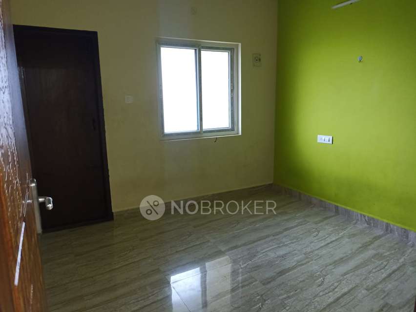 2 BHK Flat In Padmavathy Flats For Sale  In Selaiyur