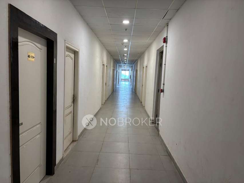 Office Space in Nx One Mall, Noida for Rent 
