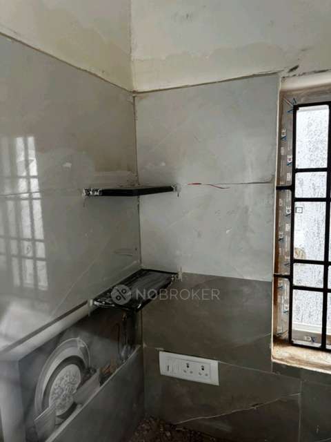 Single Room for Female In 2 BHK  In Perungudi