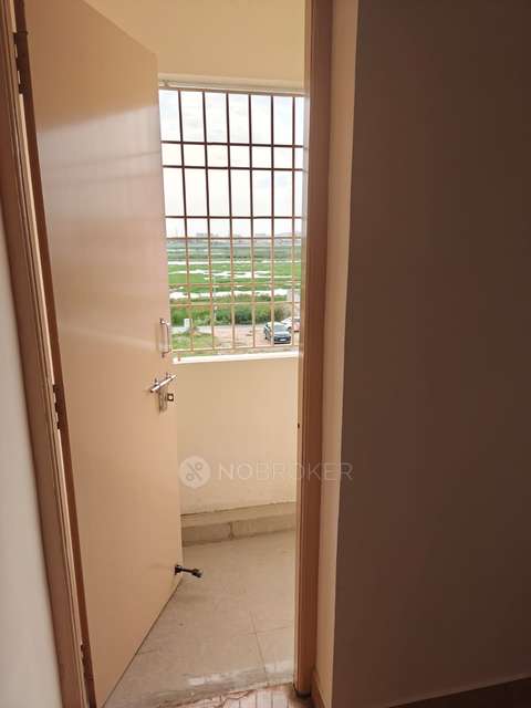 2 BHK Flat In Divine Homes For Sale  In Chandrasekhar Avenue, Thoraipakkam