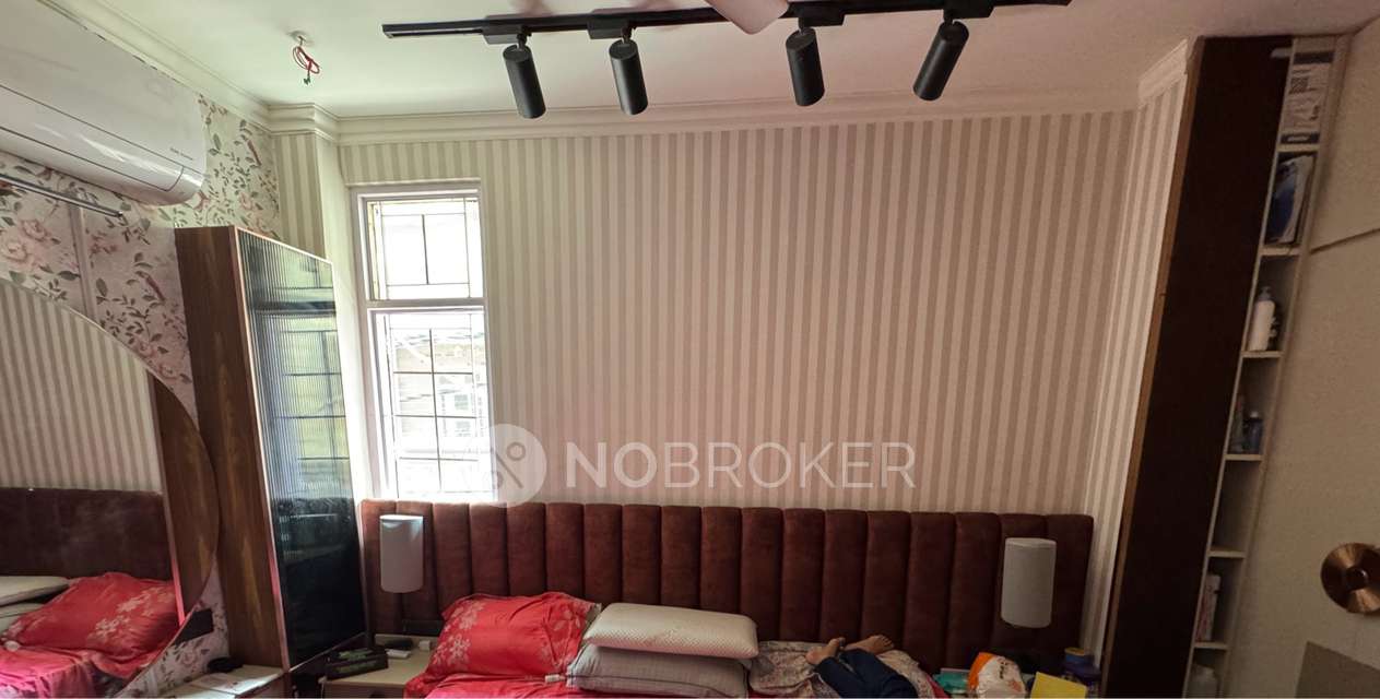 3 BHK Flat In Saptrishi Apartments For Sale  In Mohan Garden