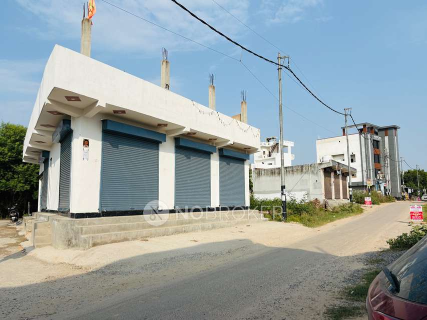 Shop in Arrow Healthcare, Greater Noida for Rent 