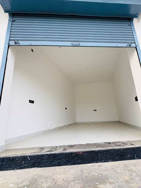 Shop in Arrow Healthcare, Greater Noida for Rent 