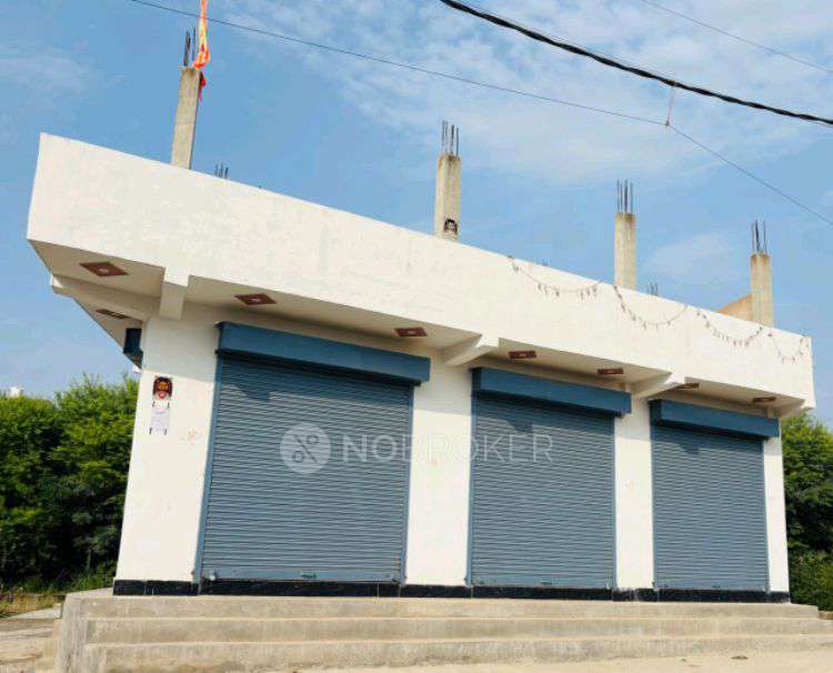 Shop in Arrow Healthcare, Greater Noida for Rent 