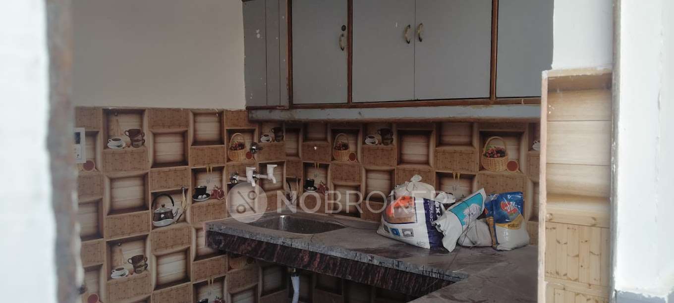 PG for Boys in Crossings Republik