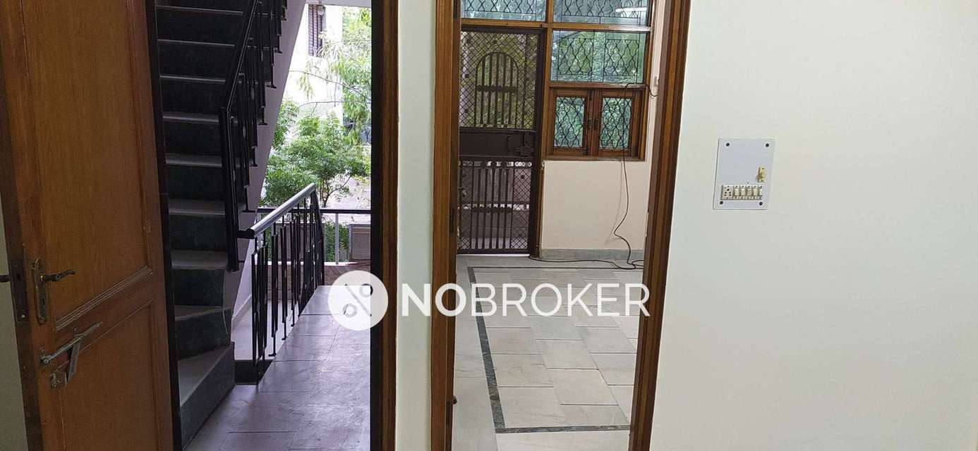 4 BHK Flat In Sb For Sale  In  Pitampura