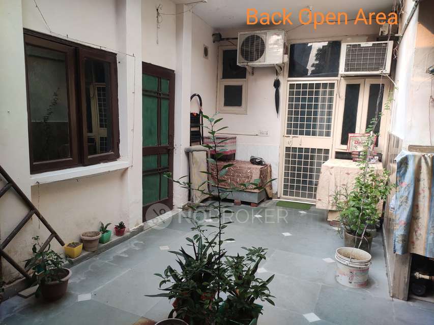 2 BHK Flat In Dayalbagh For Sale  In Dayal Bagh Colony