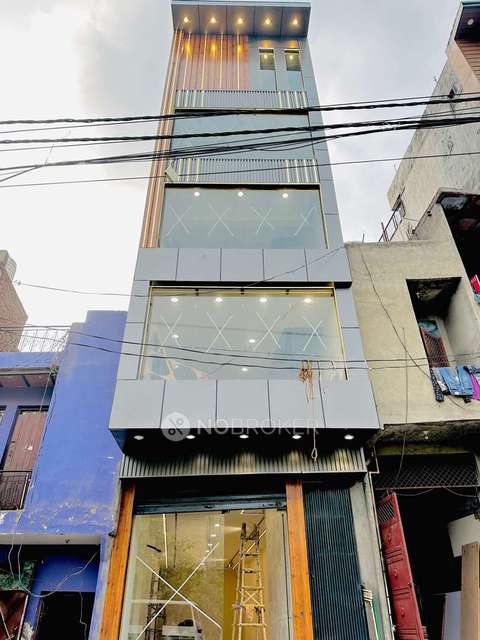 Showroom in Shalimar Garden, Ghaziabad for Rent 