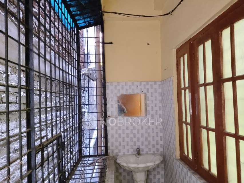 2 BHK Flat In Sri Sai Deepthi Plaza For Sale  In Musheerabad, Zamistanpur