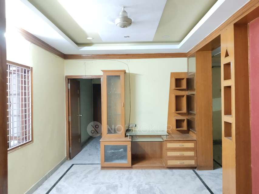 2 BHK Flat In Sri Sai Deepthi Plaza For Sale  In Musheerabad, Zamistanpur