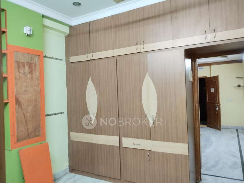 2 BHK Flat In Sri Sai Deepthi Plaza For Sale  In Musheerabad, Zamistanpur