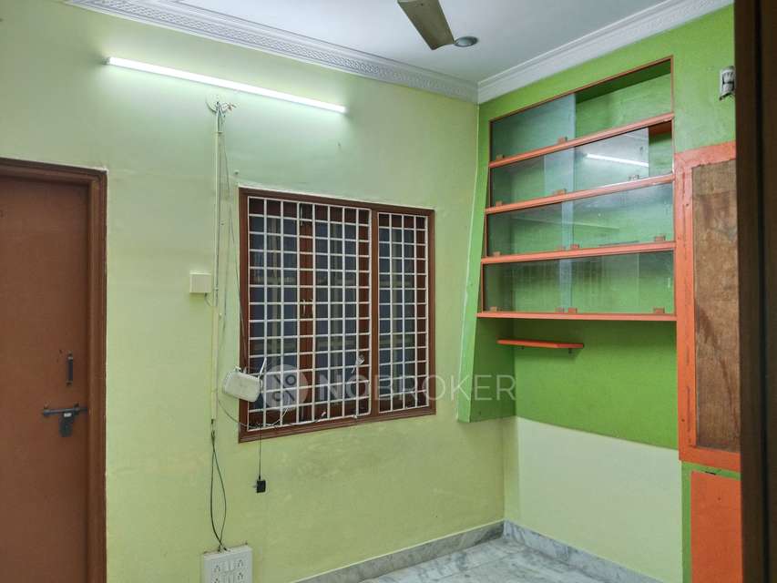 2 BHK Flat In Sri Sai Deepthi Plaza For Sale  In Musheerabad, Zamistanpur