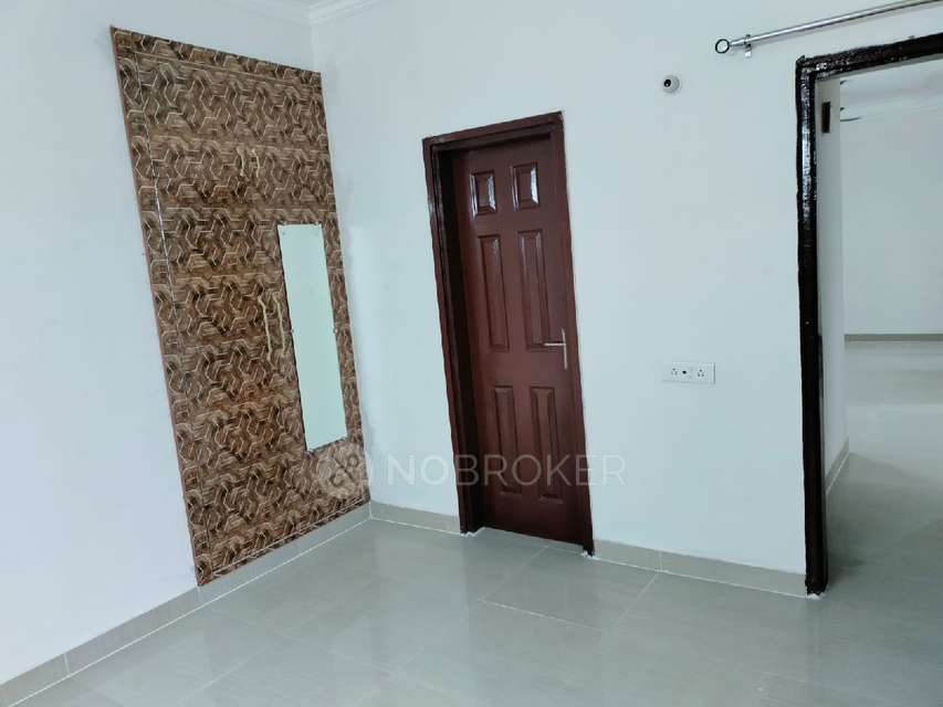 2 BHK Flat In Paramount Floraville for Rent  In Sector 137
