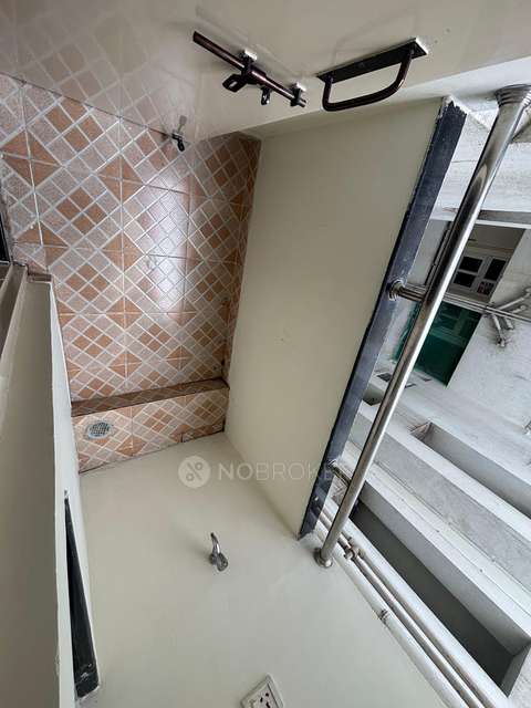 1 BHK Flat In Tnhb Lig Flat For Sale  In Sholinganallur