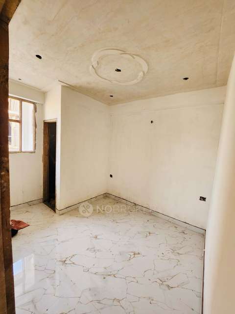 2 BHK Flat For Sale  In Dayal Bagh Colony