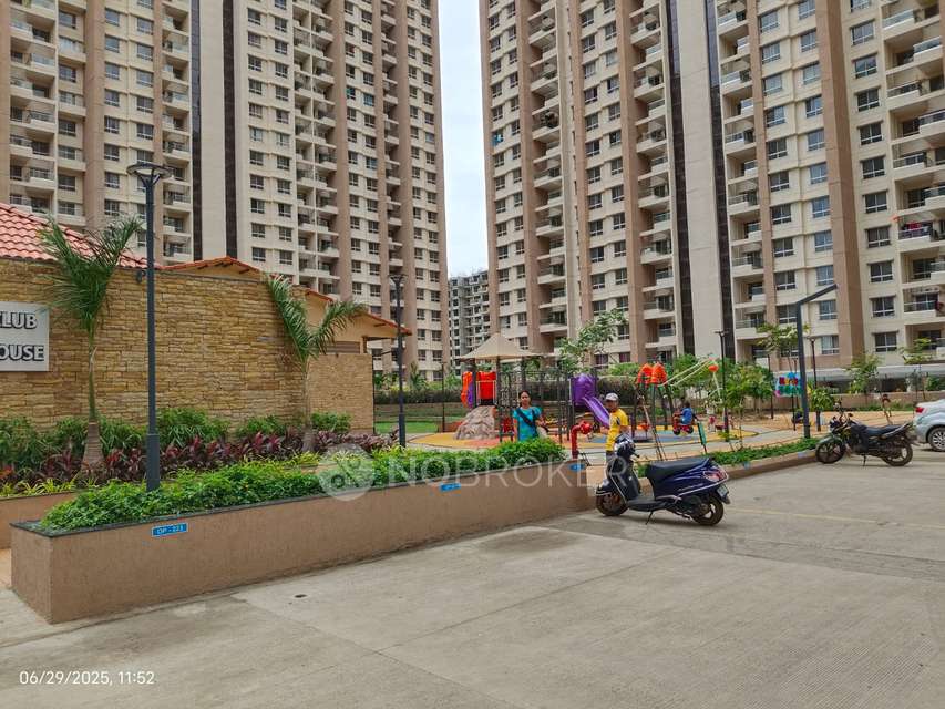 3 BHK Flat In Vtp Beaumonde Building T4 For Sale  In Manjari