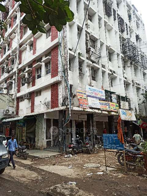 Shop in Azadpur, Delhi for sale 