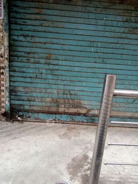 Shop in New Ashok Nagar, Delhi for sale 