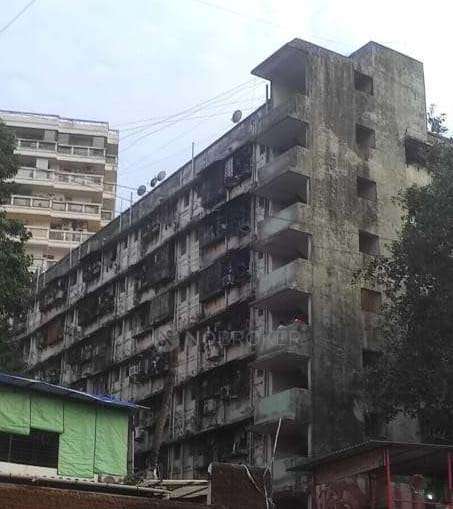 1 RK Flat In Trimurty Scoiety  For Sale  In Khar Danda