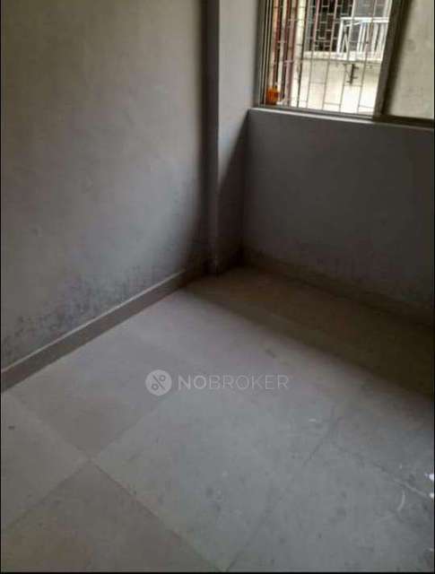 1 RK Flat In Trimurty Scoiety  For Sale  In Khar Danda