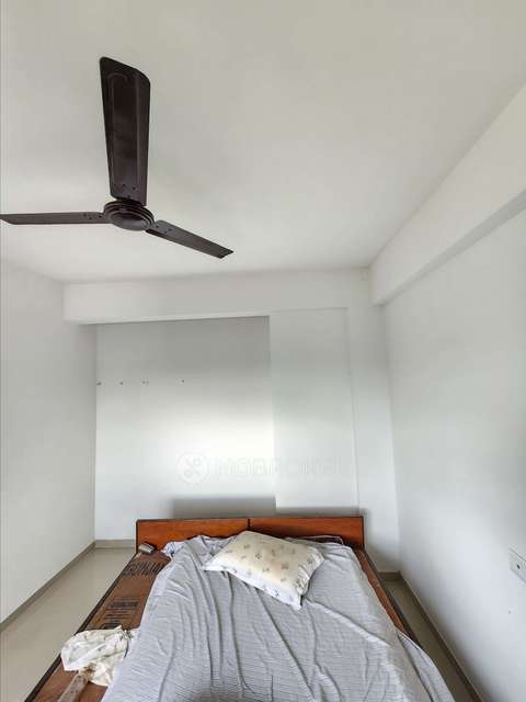 2 BHK Flat In Peninsula Address One Phase 2 For Sale  In Mamurdi