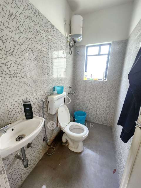 2 BHK Flat In Peninsula Address One Phase 2 For Sale  In Mamurdi